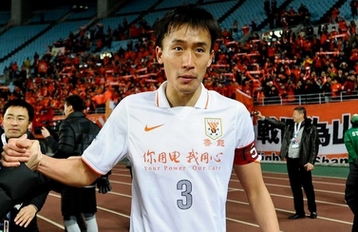 浪投！兰德尔首节10分钟10投仅2中拿到4分 三分3中0（兰德尔首节低迷：10分钟10投命中2球仅拿4分，三分3投全失）