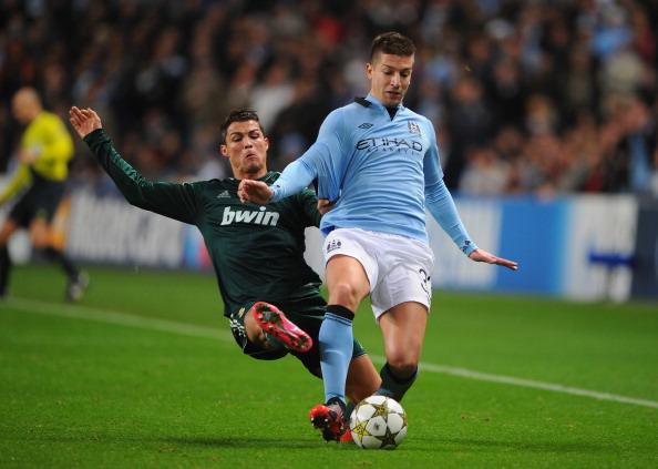 哈登：我和伦纳德的沟通很好，但光靠沟通是赢不了比赛的（哈登称与伦纳德交流顺畅，但仅凭沟通无法取胜）