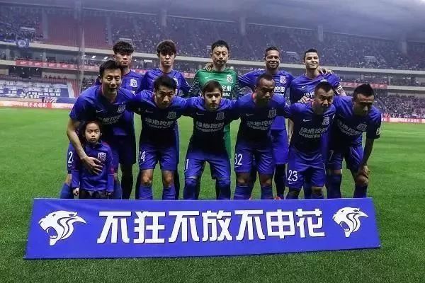 攻防建功！哈特抢断后又补篮得手 帮助尼克斯反超打停猛龙（哈特攻防一体：抢断后跟进补篮助尼克斯反超，猛龙被迫暂停）