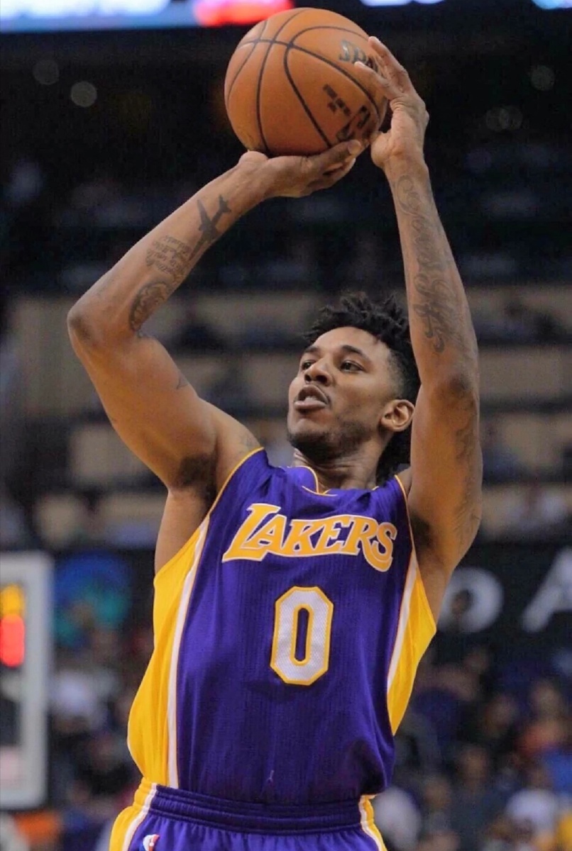 西班牙vs土耳其首发：奥尔莫、梅里诺先发，居莱尔替补（西班牙对阵土耳其首发确定：奥尔莫、梅里诺出战，居莱尔替补待命）