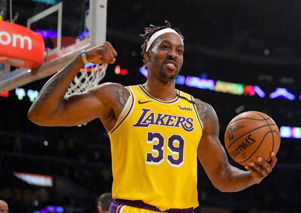 托特纳姆热刺被告知，他们“最大的错误”可以通过一月份引进明星中场球员来解决。（热刺被指只需在一月引进明星中场，便可弥补其“最大失误”）