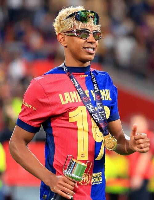 FC26足球庆典队长：金搓姆巴佩领衔，C罗、凯恩、范戴克在列（FC26庆典队长阵容：金搓版姆巴佩挂帅，C罗、凯恩、范戴克入列）