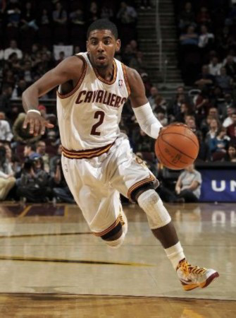 莱万：我经常带伤上场，肋骨骨折也硬撑；不着急决定未来（莱万：带伤出战成常态，肋骨骨折也咬牙撑；未来去向不急于定）