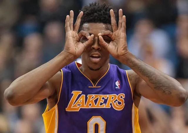 独行侠队记：浓眉表示他计划出战明天对阵火箭的背靠背比赛（独行侠记者：浓眉称计划出战明日背靠背对阵火箭的比赛）