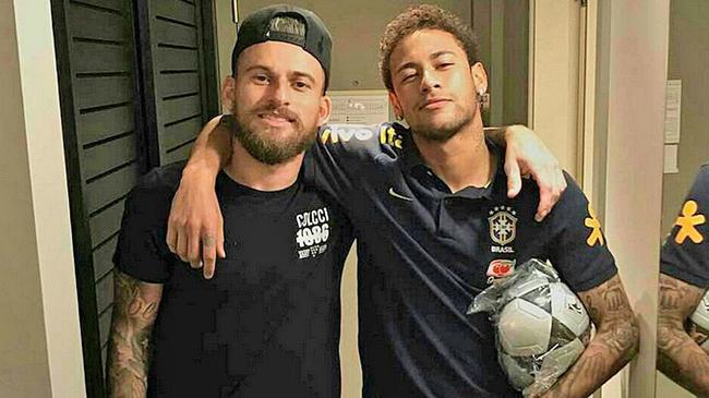 弗兰克：防守型教练？我带的队进球挺多的；庆幸自己不碰社媒（弗兰克回应防守质疑：我的球队进球不少，庆幸不玩社交媒体）