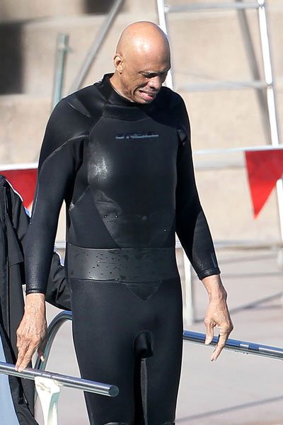 埃贝尔：卡尔无大碍；我们对格纳布里战阿森纳时复出保持乐观（埃贝尔：卡尔问题不大，乐观格纳布里可在对阵阿森纳时复出）