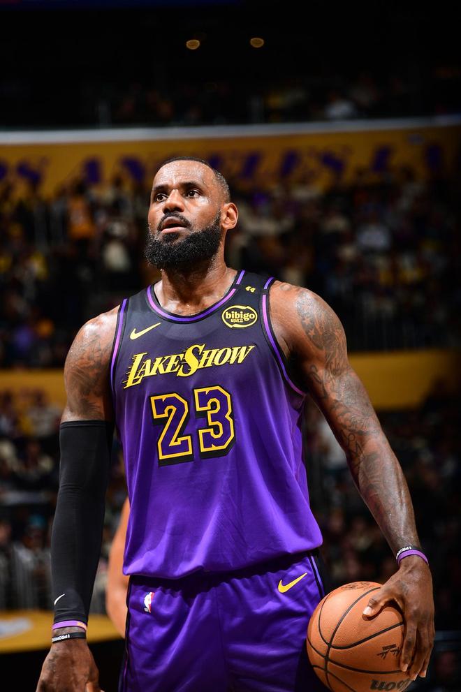 C罗谈缺席若塔葬礼：这种时刻我不想成焦点，不后悔这一决定（C罗回应缺席若塔葬礼：不愿成为焦点，对此并不后悔）