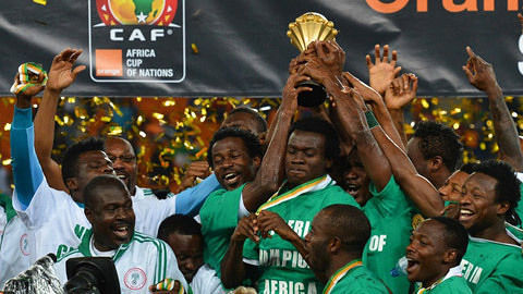 纳兹·里德半场高效表现，为球队注入活力（纳兹·里德上半场高效发挥，点燃球队士气）