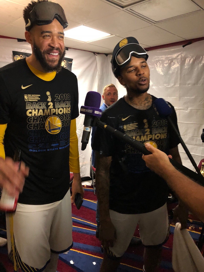 篮球勇士核心三分11投9中，全场手感火热（勇士核心三分11中9，整场手感炙热）