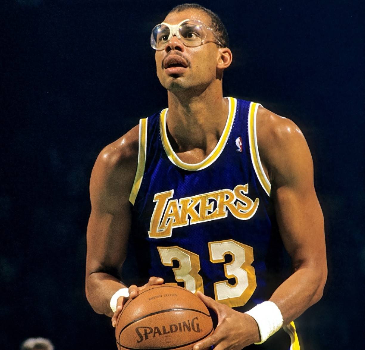 欧冠半场：马尤鲁失良机，巴黎暂0-0毕尔巴鄂竞技（欧冠半场战报：马尤鲁浪费良机，巴黎暂与毕尔巴鄂0-0互交白卷）