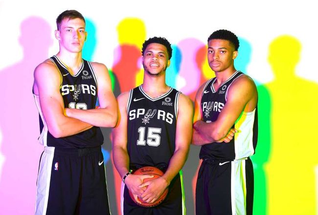 火箭队背靠背作战遭遇连败，挑战重重（火箭队背靠背连败，挑战愈发严峻）