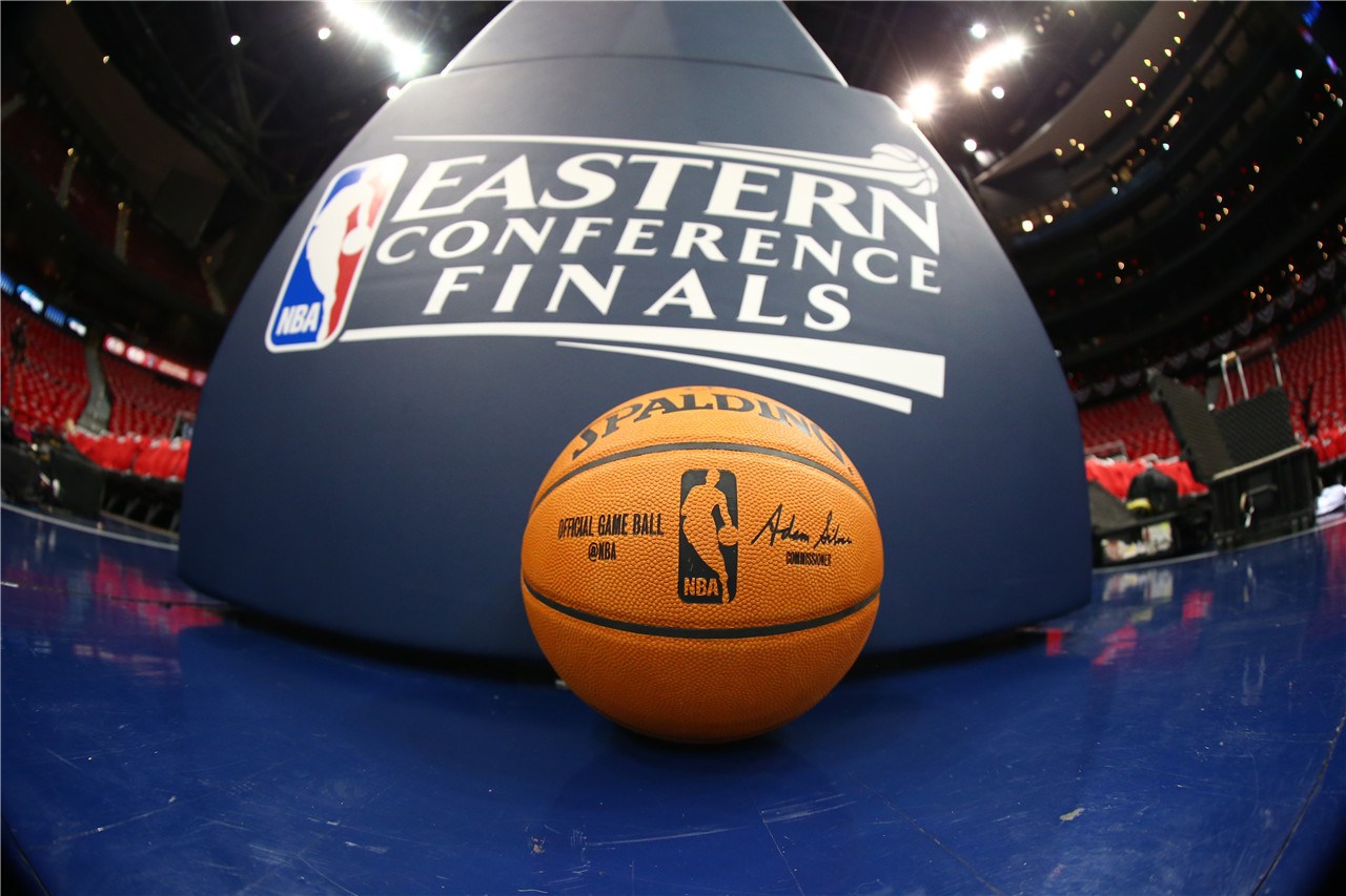 NBA球员合同更新及薪资排行榜（NBA球员合同动态与薪资排名）