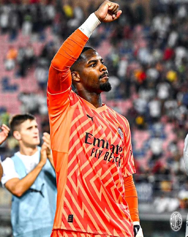 吉迪展现全面实力，得分与篮板双丰收（吉迪全面爆发，得分篮板齐收获）