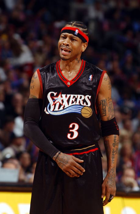 拜仁因球迷燃放烟火被罚，欧冠主场部分看台关闭（因球迷燃放烟火受罚，拜仁欧冠主场部分看台关闭）