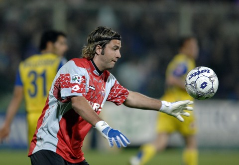 记者：蒋圣龙带330毫升肾脏积液征战半年多，刚完成手术（记者：蒋圣龙带330毫升肾积液征战半年多，手术刚刚完成）