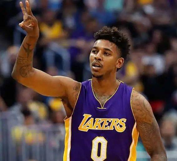 年轻球员首发交出合格答卷（小将首发表现达标）