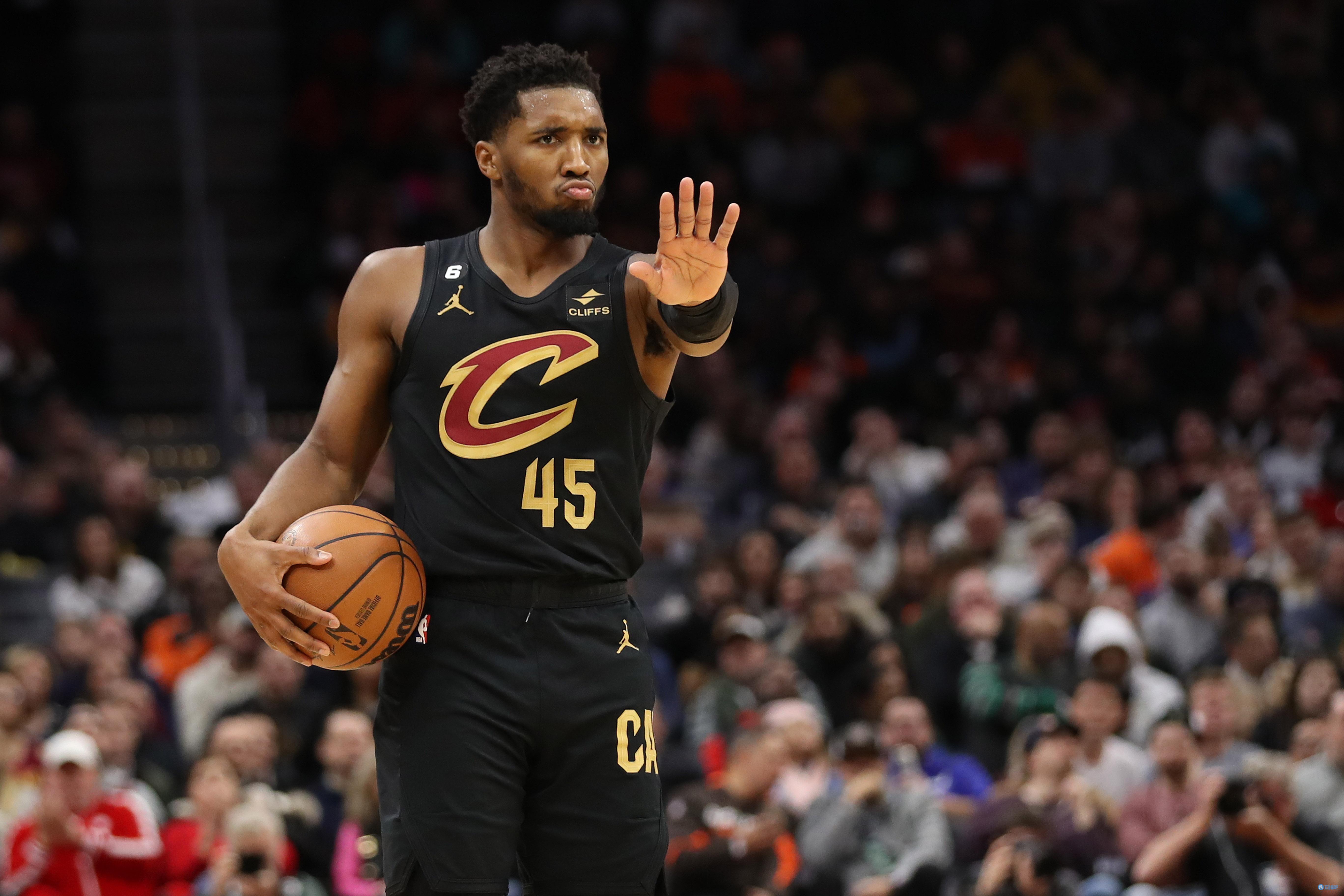 曼联客战狼队首发：库尼亚领衔战旧主、姆伯莫、B费先发（曼联客场对阵狼队首发出炉：库尼亚领衔战旧主，姆伯莫与B费先发）