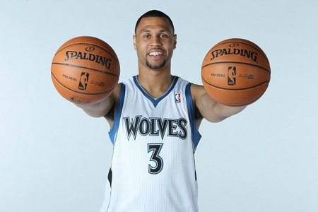 凯恩：其实还不太适应作为替补登场，下半场球队发挥更出色（凯恩：替补出场仍未完全适应，球队下半场表现更佳）