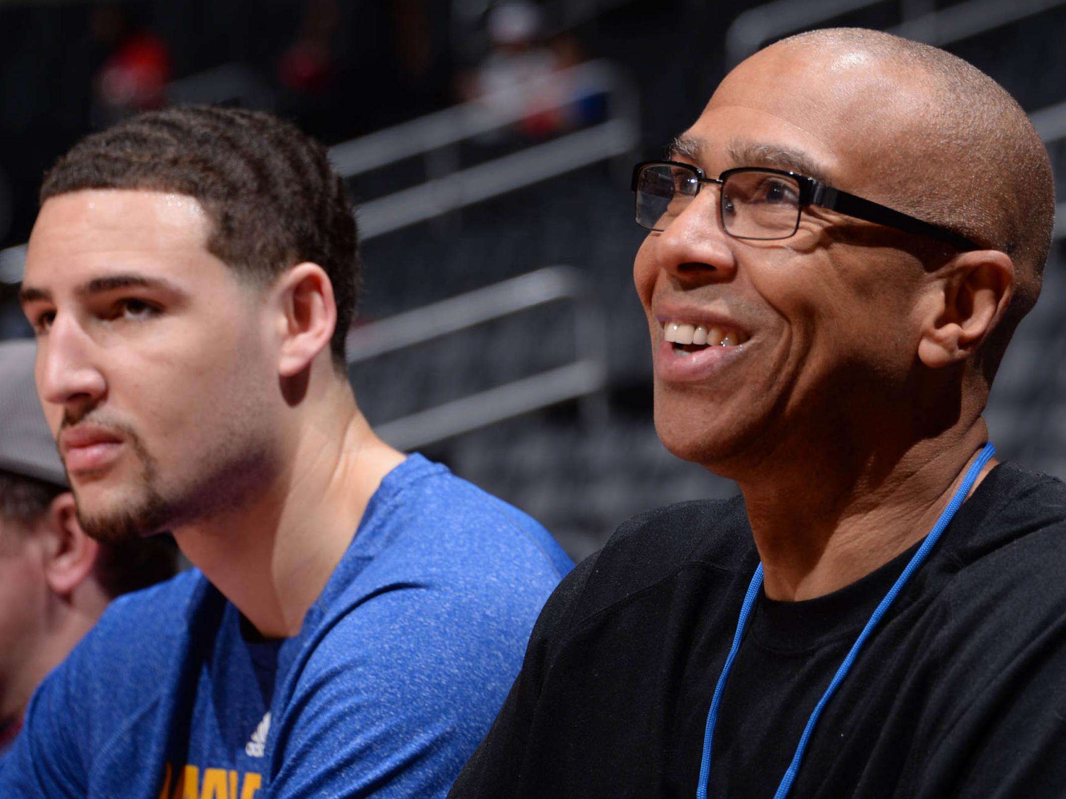 邮报：明年世界杯上下半场中段设强制补水时间，每次三分钟（《邮报》：明年世界杯将在上下半场中段增设3分钟强制补水暂停）