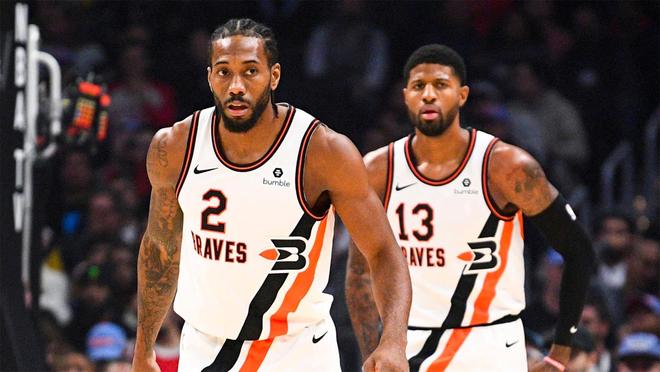 挑起大梁！卡斯尔狂轰30+10+6，得分创赛季新高（扛起重任！卡斯尔爆砍30分10篮板6助攻，刷新赛季得分新高）