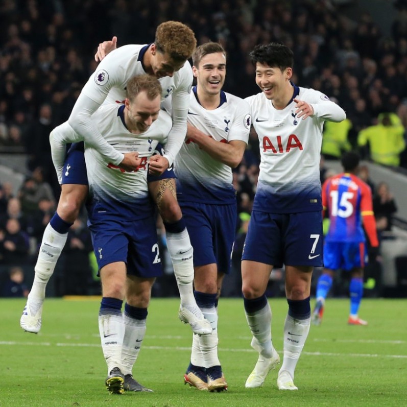 首节战报：骑士火力全开，尼克斯进攻受阻（首节快讯：骑士攻势如虹，尼克斯进攻受挫）