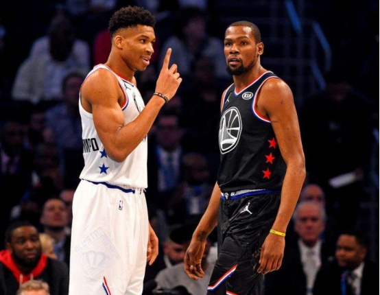 贝纳蒂亚：除了德布劳内，夏窗我们还联系过韦斯利-福法纳（贝纳蒂亚：今夏除德布劳内外，我们也与韦斯利-福法纳有接触）