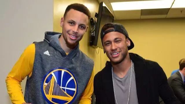 卡卢卢：斯帕莱蒂要求很高；我们可以随时切换三后卫或四后卫（卡卢卢：斯帕莱蒂标准很高，球队可随时在三后卫与四后卫间切换）